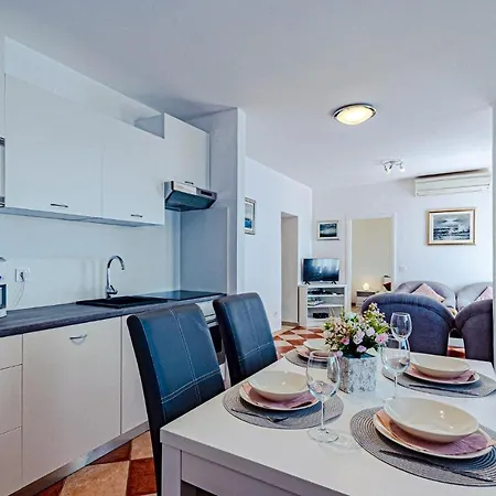 アパート Amazing In Dingac With 2 Bedrooms Gornji Dingač