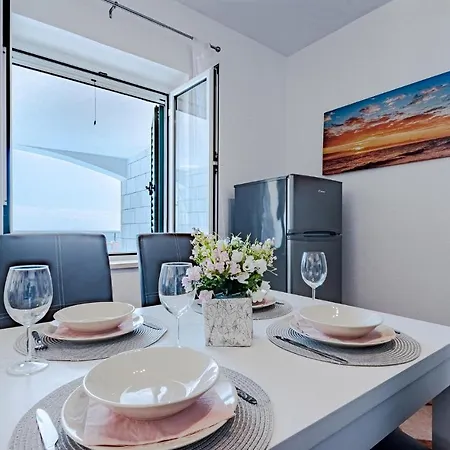 アパート Amazing In Dingac With 2 Bedrooms *